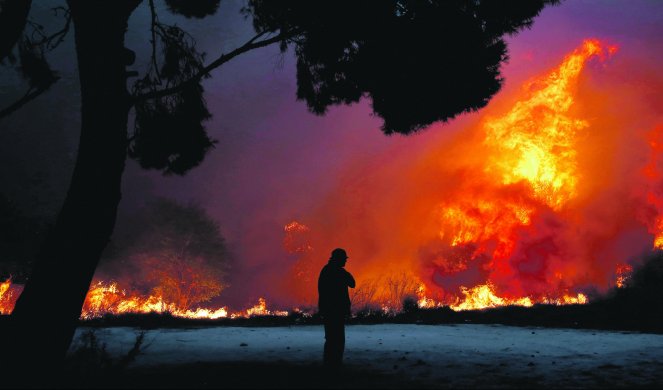 GORI GRČKA! Požar na Krfu, vatrogasne ekipe na licu mesta